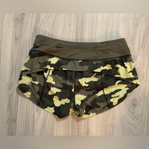 Lululemon Speed Up Short 2.5”Low Rise Heritage 365 Camo Crispin Green Multi Sz 4 - Picture 7 of 9
